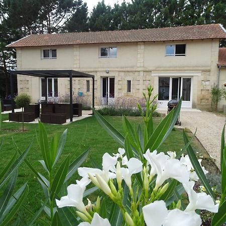 Villa Entiere Du Chateau Lacroix De Civrac 3 Ch, 3 Sdb, Piscine Xxl,Sauna, 4 Etoiles,7 Pers Exteriör bild