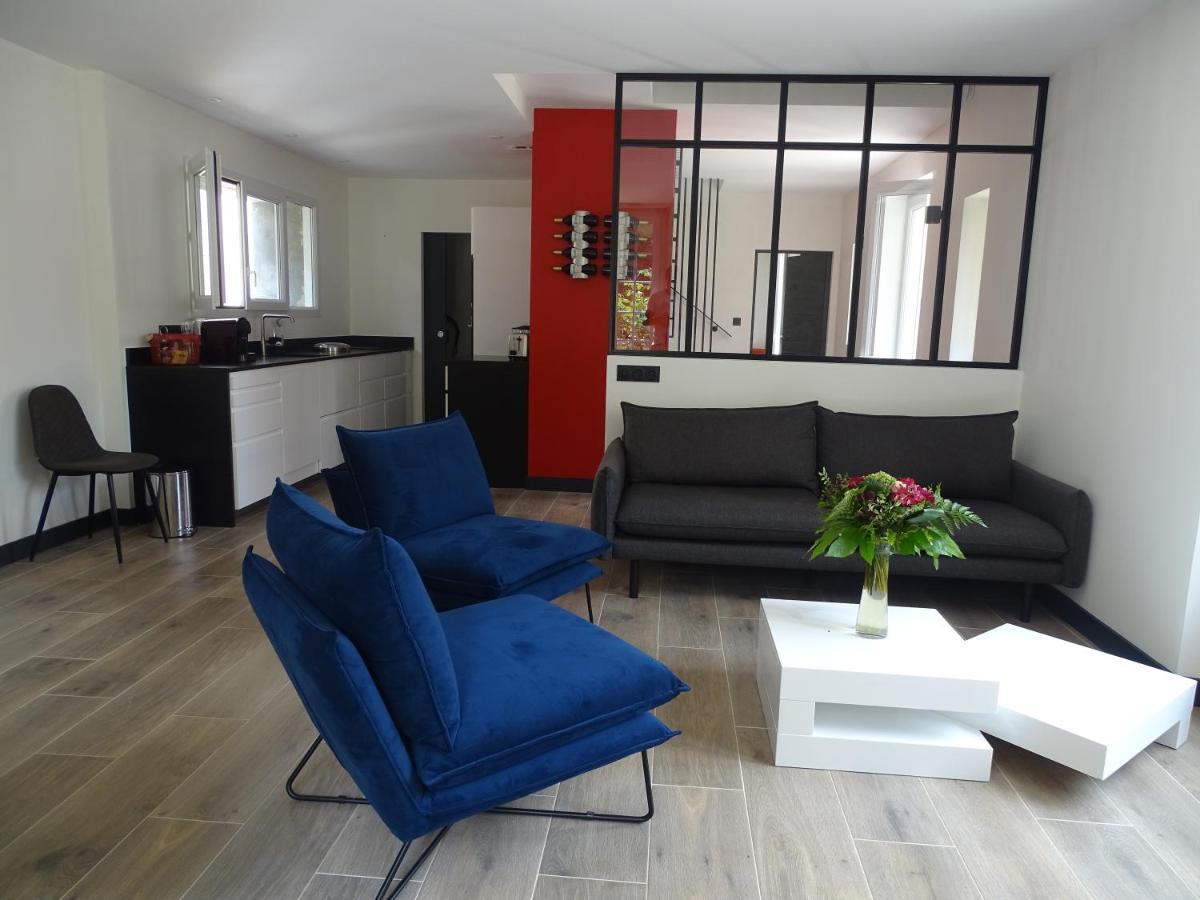 Villa Entiere Du Chateau Lacroix De Civrac 3 Ch, 3 Sdb, Piscine Xxl,Sauna, 4 Etoiles,7 Pers Exteriör bild