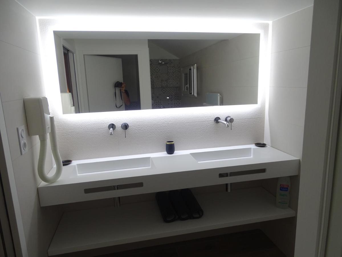 Villa Entiere Du Chateau Lacroix De Civrac 3 Ch, 3 Sdb, Piscine Xxl,Sauna, 4 Etoiles,7 Pers Exteriör bild