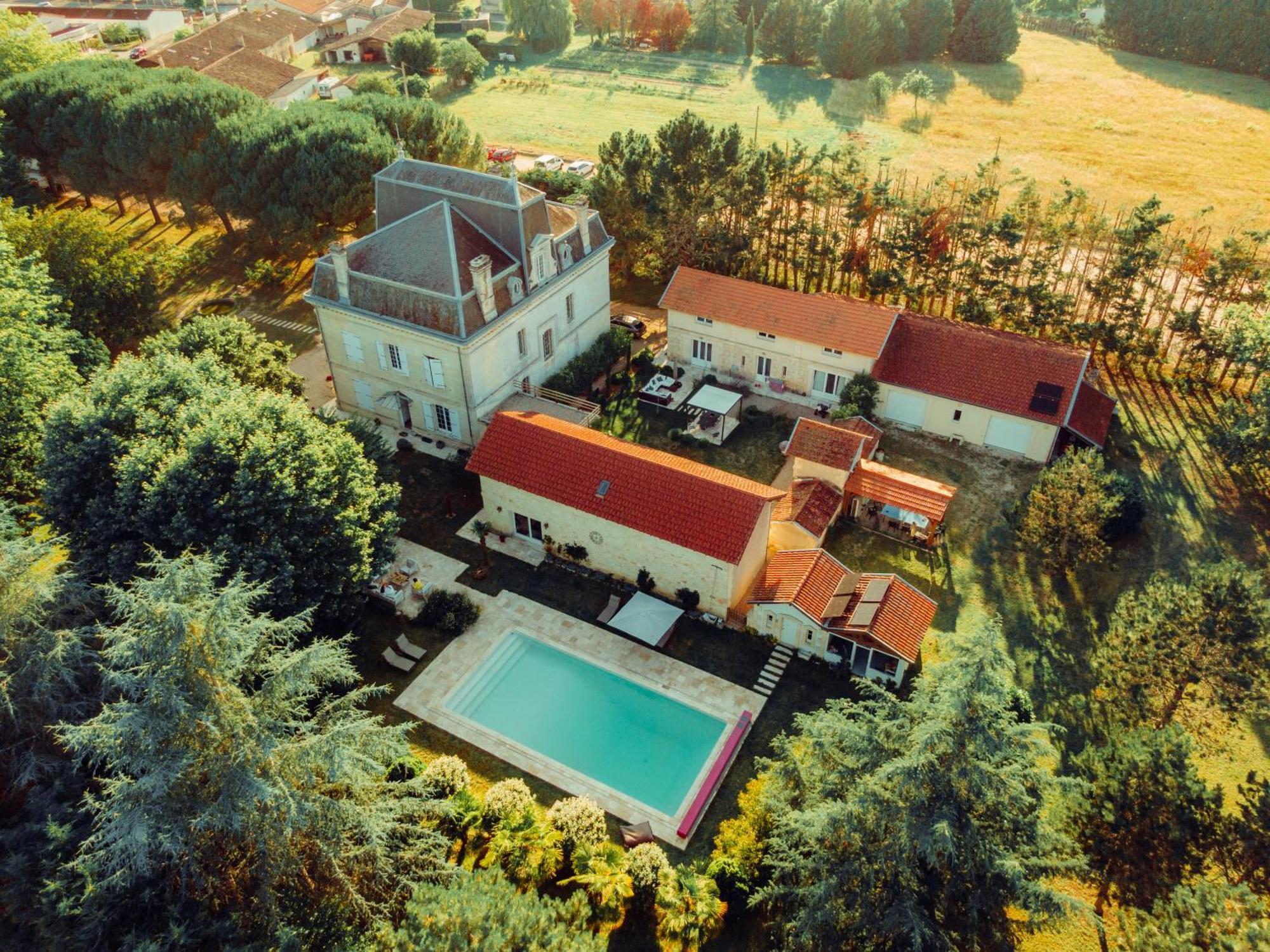 Villa Entiere Du Chateau Lacroix De Civrac 3 Ch, 3 Sdb, Piscine Xxl,Sauna, 4 Etoiles,7 Pers Exteriör bild