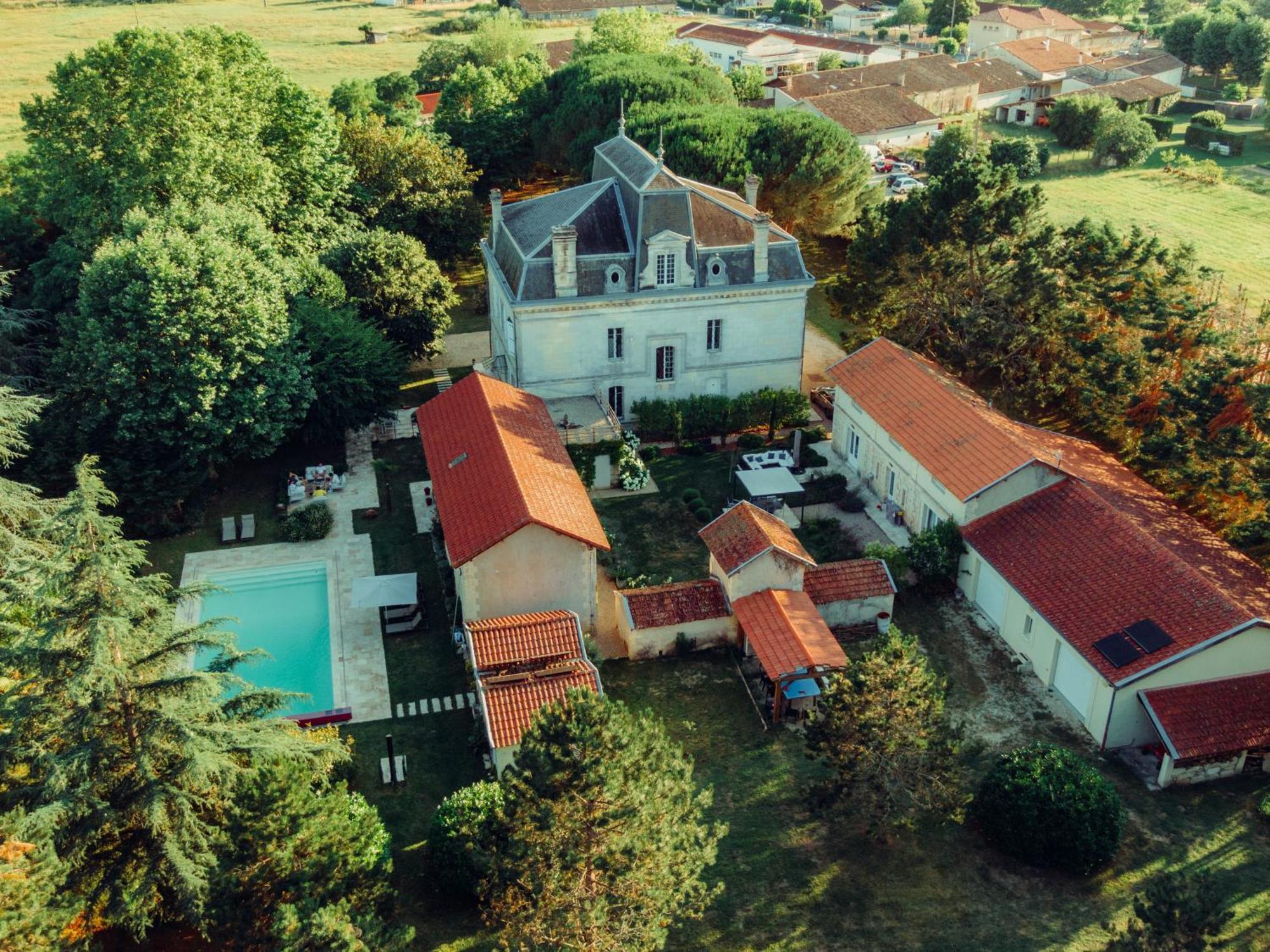 Villa Entiere Du Chateau Lacroix De Civrac 3 Ch, 3 Sdb, Piscine Xxl,Sauna, 4 Etoiles,7 Pers Exteriör bild