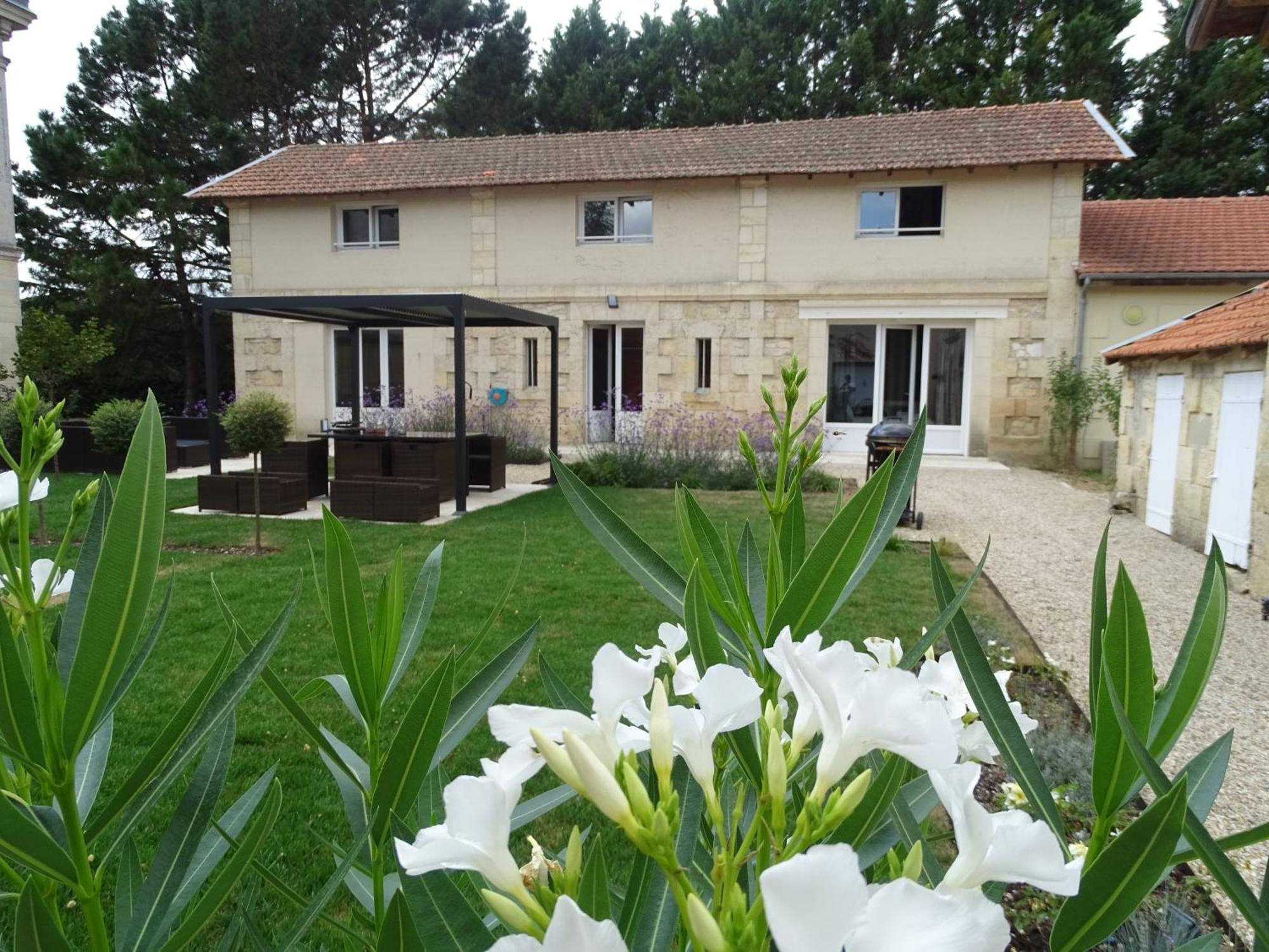 Villa Entiere Du Chateau Lacroix De Civrac 3 Ch, 3 Sdb, Piscine Xxl,Sauna, 4 Etoiles,7 Pers Exteriör bild